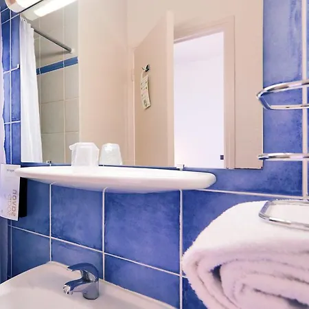 Kyriad Direct Le Bourget Hotell
