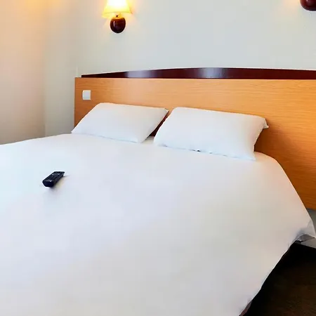 Hotell Kyriad Direct Le Bourget