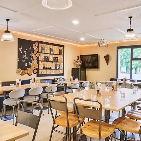 Kyriad Direct Le Bourget Hotell