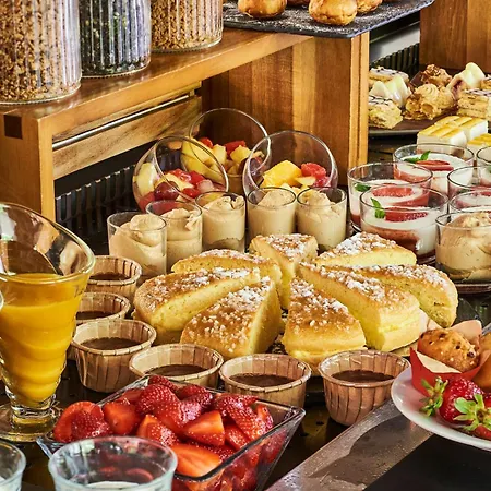 Hotell Kyriad Direct Le Bourget 2*