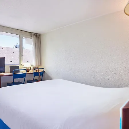 Kyriad Direct Le Bourget Hotell 2*