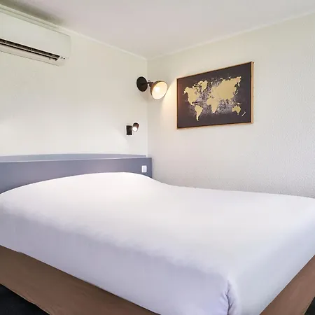 Hotell Kyriad Direct Le Bourget