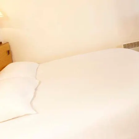 Kyriad Direct Le Bourget 2*