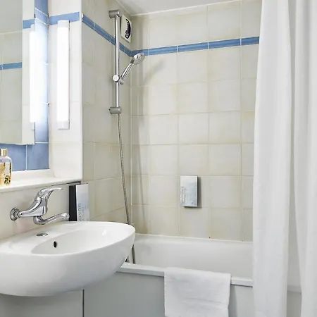 Kyriad Direct Le Bourget Hotel 2*