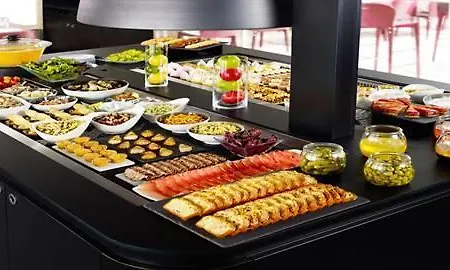 Отель Kyriad Direct Le Bourget 2*