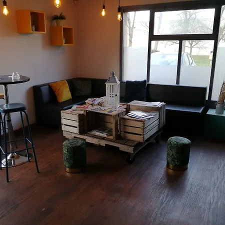 Отель Kyriad Direct Le Bourget