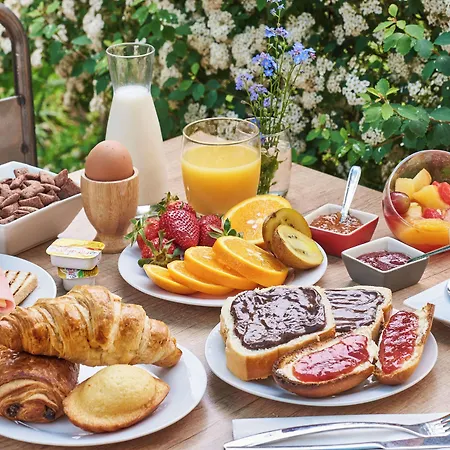 Kyriad Direct Le Bourget 2*