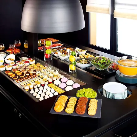 Kyriad Direct Le Bourget Hotel