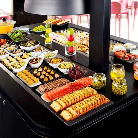 Hotel Kyriad Direct Le Bourget