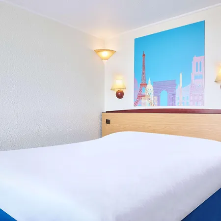 Отель Kyriad Direct Le Bourget Гонес