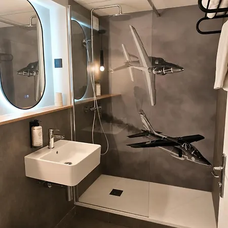 Kyriad Direct Le Bourget Отель 2*