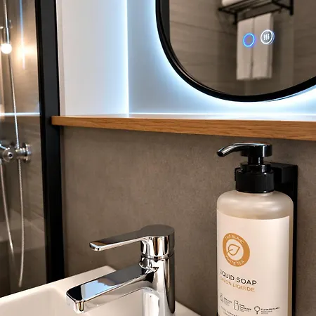 Kyriad Direct Le Bourget Гонес