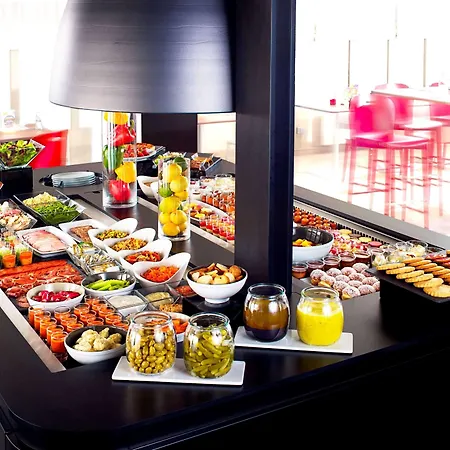 Kyriad Direct Le Bourget Hotel 2*