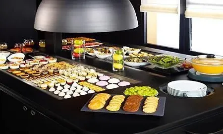 Kyriad Direct Le Bourget Hotel