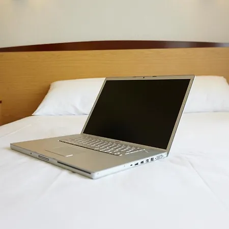 Kyriad Direct Le Bourget 2*