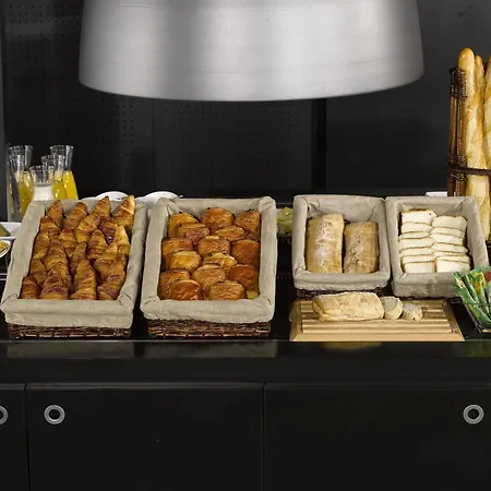 Hotel Kyriad Direct Le Bourget