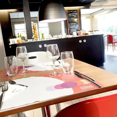 Отель Kyriad Direct Le Bourget 2*