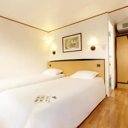Kyriad Direct Le Bourget 2*