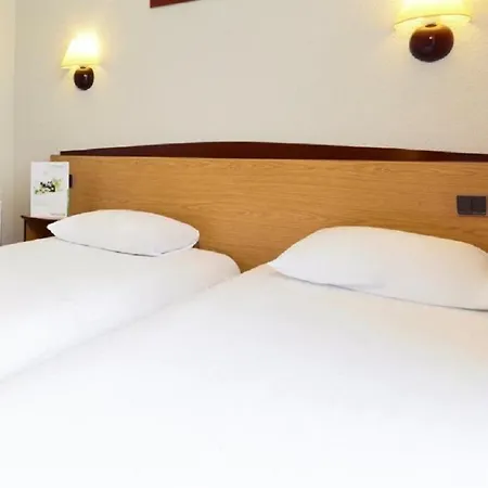 Отель Kyriad Direct Le Bourget 2*