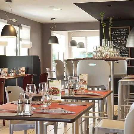 Kyriad Direct Le Bourget Szálloda