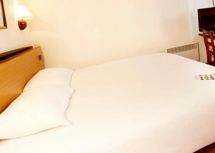 Kyriad Direct Le Bourget 2*