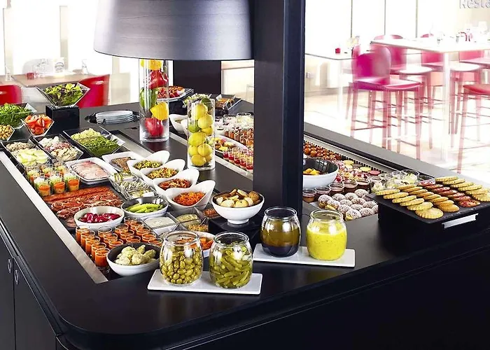 Kyriad Direct Le Bourget Otel
