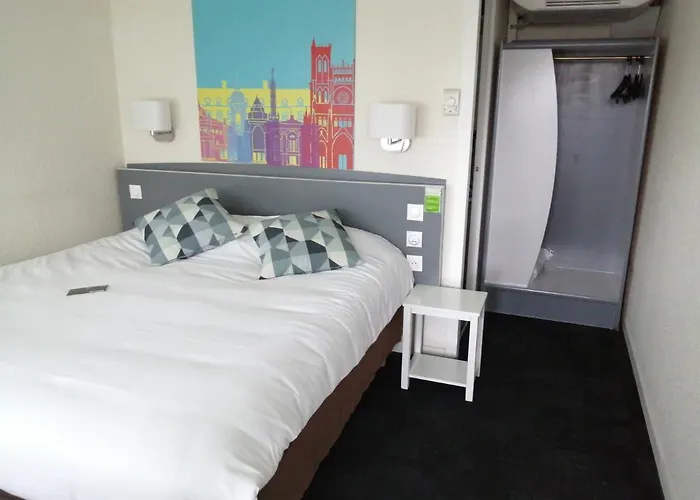 Kyriad Direct Le Bourget 2*
