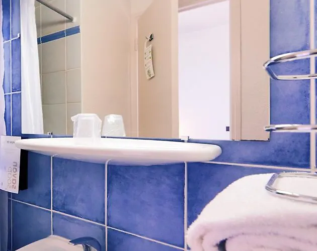 Kyriad Direct Le Bourget Otel