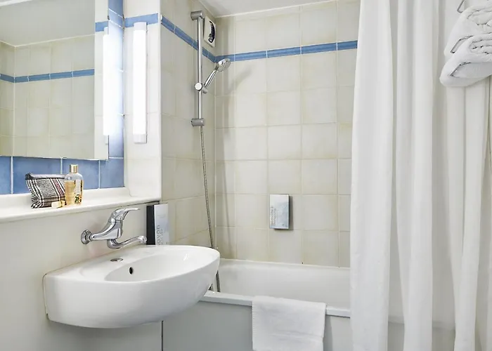 Kyriad Direct Le Bourget Otel 2*