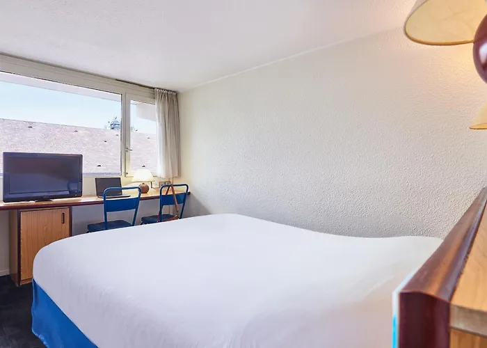 Kyriad Direct Le Bourget Otel 2*