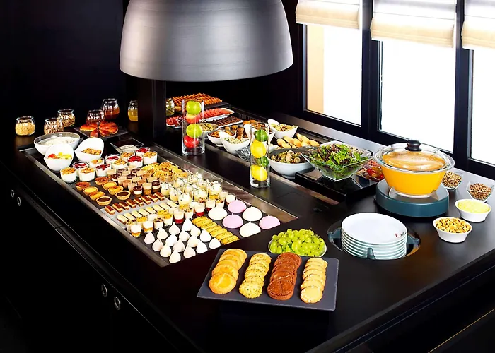 Kyriad Direct Le Bourget Otel