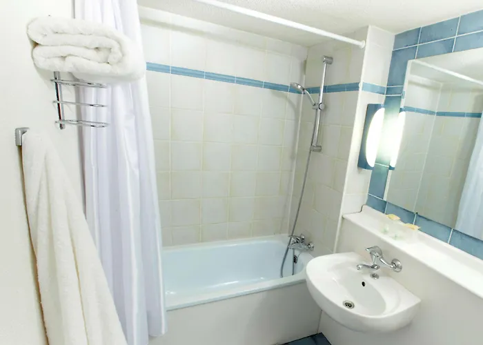 Kyriad Direct Le Bourget غونيس