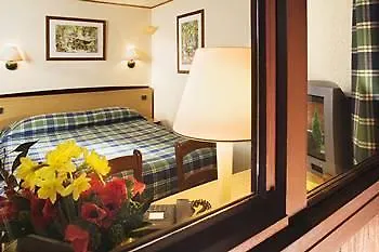 Kyriad Direct Le Bourget Otel
