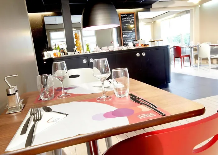 Otel Kyriad Direct Le Bourget 2*