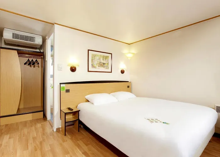 Otel Kyriad Direct Le Bourget