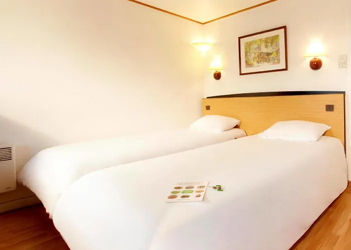 Otel Kyriad Direct Le Bourget 2*